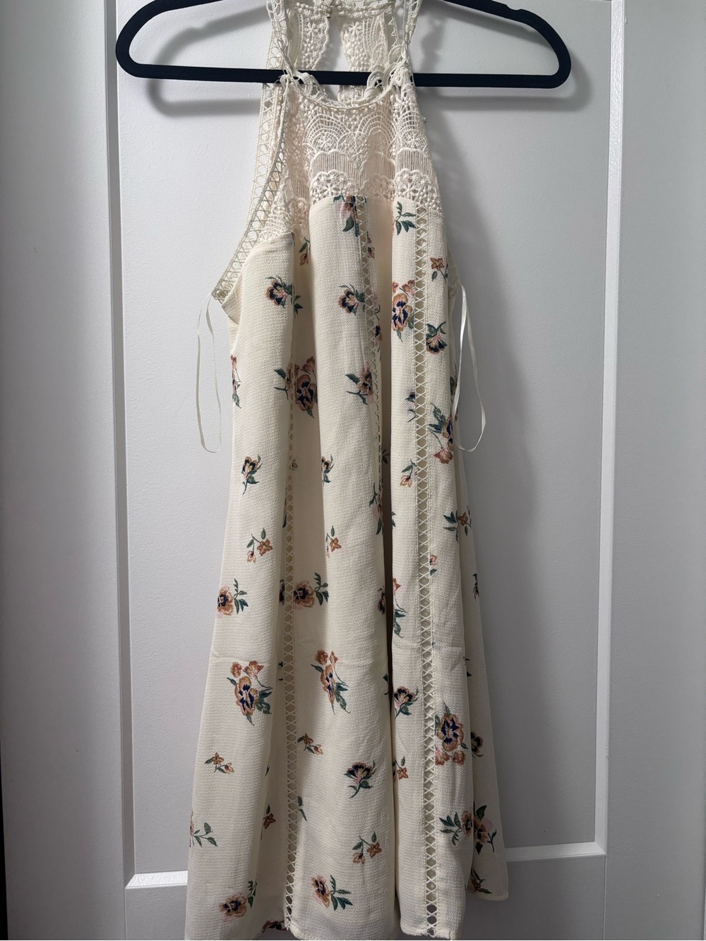 Francesca's Collections Cream Floral Lace Halter Dress